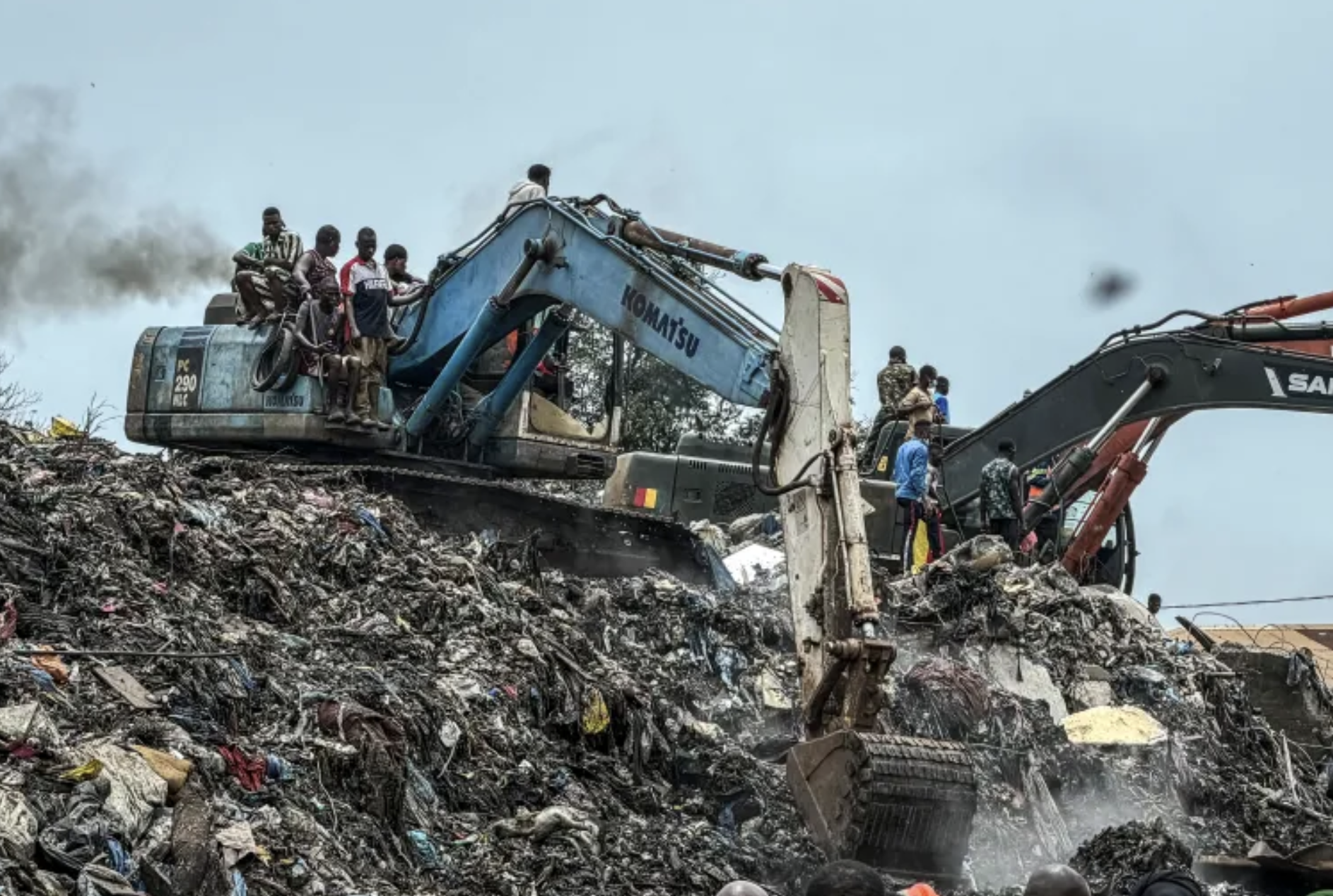 Guinea buries 36 victims of Conakry landfill collapse Guinea buries 36 victims of Conakry landfill collapse